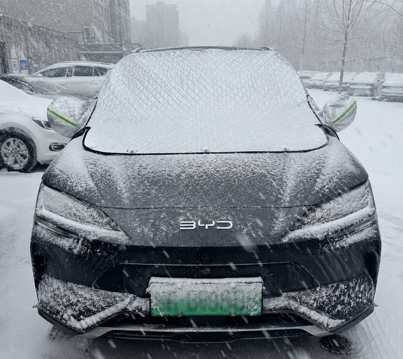 BYD Song Plus DM-i Windshield Snow Cover Protecting Vehicle During Heavy Snowfall